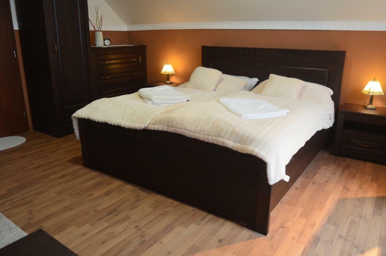 Ezathouse Devicie Hotel Krupina ภายนอก รูปภาพ
